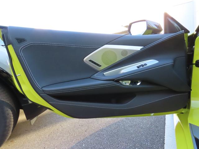 シボレーコルベット ２ＬＴ　リミテッドスポーツスタイルエディション　２０２３年モデル　７０周年記念モデル　　限定車　ワンオーナー　延長保証・延長メンテナンスプラン２年加入済み　純正ドラレコ付き　ＢＯＳＥ　メーカークラウドナビ　スエードシート　スエードステアリング（30枚目）