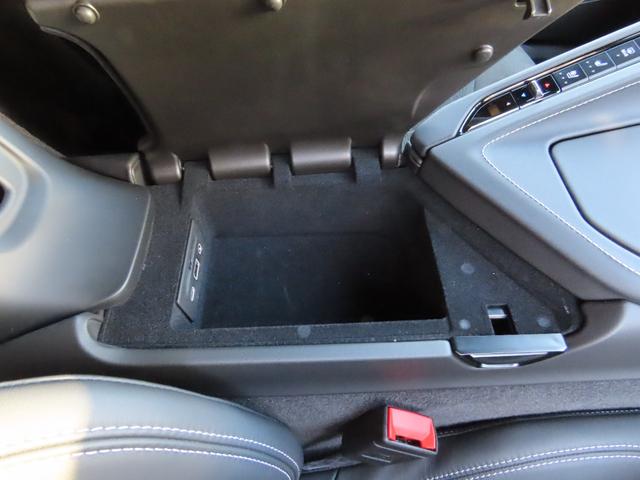 シボレーコルベット ２ＬＴ　リミテッドスポーツスタイルエディション　２０２３年モデル　７０周年記念モデル　　限定車　ワンオーナー　延長保証・延長メンテナンスプラン２年加入済み　純正ドラレコ付き　ＢＯＳＥ　メーカークラウドナビ　スエードシート　スエードステアリング（54枚目）