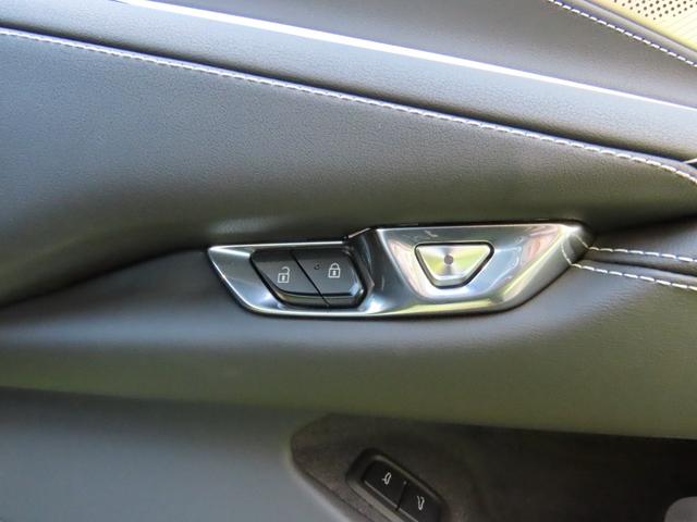 シボレーコルベット ２ＬＴ　リミテッドスポーツスタイルエディション　２０２３年モデル　７０周年記念モデル　　限定車　ワンオーナー　延長保証・延長メンテナンスプラン２年加入済み　純正ドラレコ付き　ＢＯＳＥ　メーカークラウドナビ　スエードシート　スエードステアリング（57枚目）