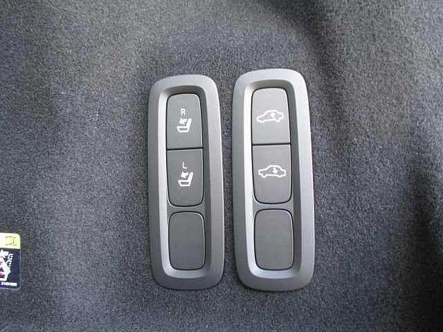 D4 AWD インスクリプション サンルーフ エアサス(18枚目)
