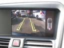 リヤビューカメラ搭載、ディスプレイ上に誘導ラインが表示され、スムーズな駐車をサポートします。