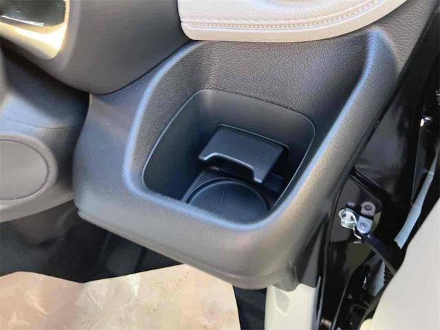 ｅＫワゴン Ｇ　届け出済み未使用車　バックカメラ　クリアランスソナー　レーンアシスト　衝突被害軽減システム　オートライト　スマートキー　アイドリングストップ　電動格納ミラー　シートヒーター　ベンチシート　ＣＶＴ（13枚目）