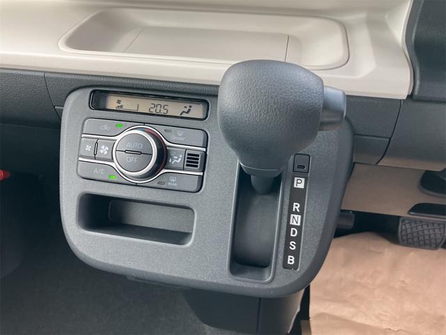 必ず使用するシフトレバー。確りと確認したいですね。