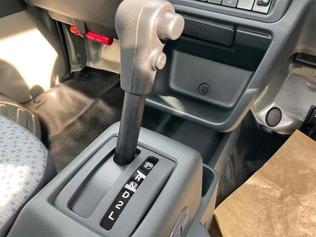 キャリイトラック KC 届け出済み未使用車 軽トラック CVT 衝突被害軽減システム クリアランスソナー レーンアシスト アイドリングストップ オートライト ESC エアコン パワーウィンドウ(9枚目)