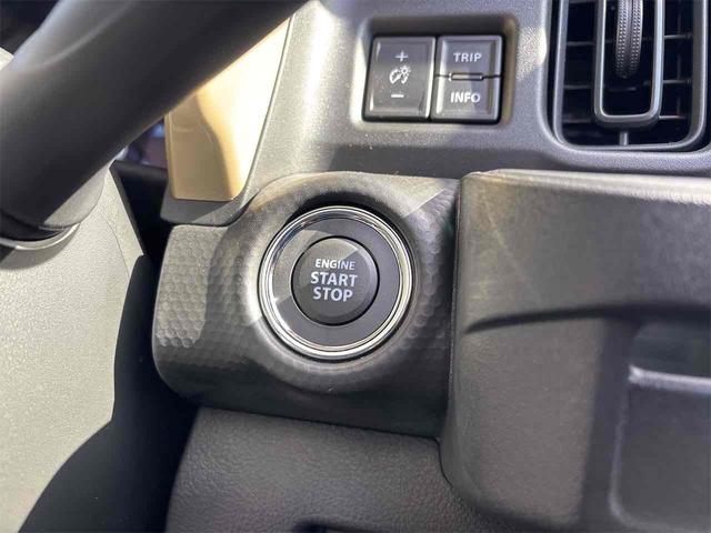 キーを携帯しているだけで、エンジンの始動が可能な装備です。プッシュスタートですのでエンジンの始動もボタンを押すだけです