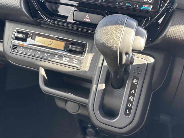 必ず使用するシフトレバー。確りと確認したいですね。