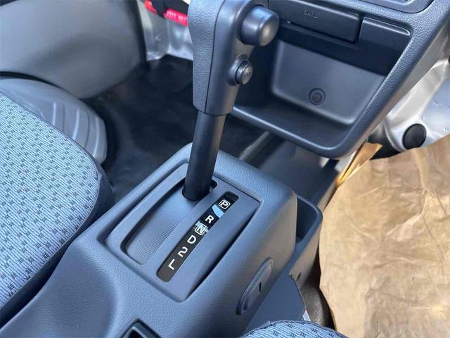 キャリイトラック KC 4WD 届け出済み未使用車 AT 衝突被害軽減システム クリアランスソナー レーンアシスト アイドリングストップ オートライト ESC エアコン パワーウィンドウ(10枚目)