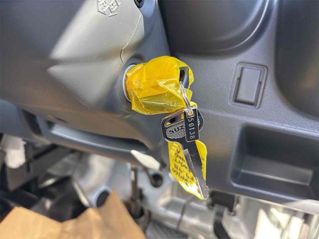 キャリイトラック KC 4WD 届け出済み未使用車 AT 衝突被害軽減システム クリアランスソナー レーンアシスト アイドリングストップ オートライト ESC エアコン パワーウィンドウ(13枚目)