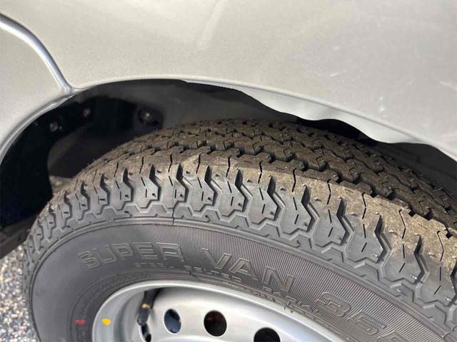 キャリイトラック KC 4WD 届け出済み未使用車 AT 衝突被害軽減システム クリアランスソナー レーンアシスト アイドリングストップ オートライト ESC エアコン パワーウィンドウ(28枚目)