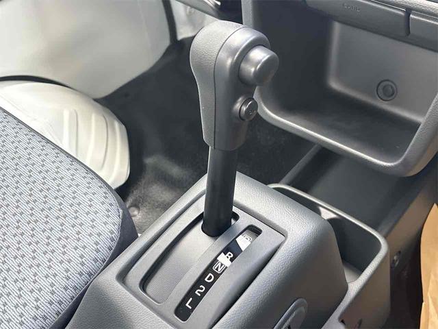 キャリイトラック KC 届け出済み未使用車 AT クリアランスソナー キーレスエントリー アイドリングストップ オートライト ESC エアコン パワーウィンドウ 運転席エアバッグ 助手席エアバッグ(10枚目)