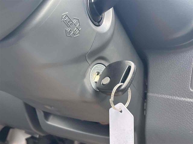 キャリイトラック KC 届け出済み未使用車 AT クリアランスソナー キーレスエントリー アイドリングストップ オートライト ESC エアコン パワーウィンドウ 運転席エアバッグ 助手席エアバッグ(11枚目)