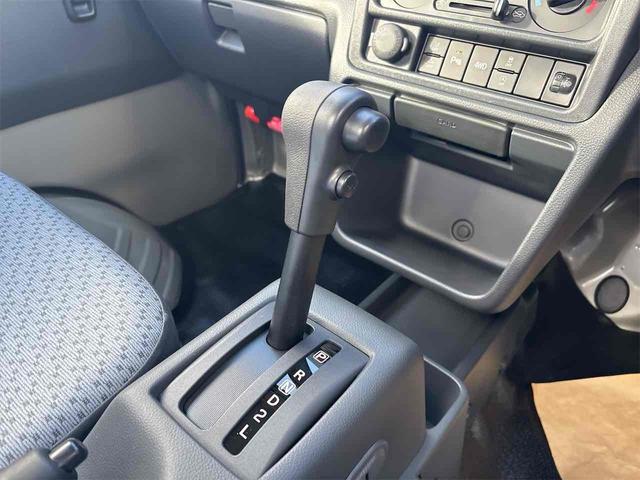 キャリイトラック KC 4WD 届け出済み未使用車 軽トラック AT 衝突被害軽減システム クリアランスソナー レーンアシスト アイドリングストップ オートライト ESC エアコン パワーウィンドウ(9枚目)