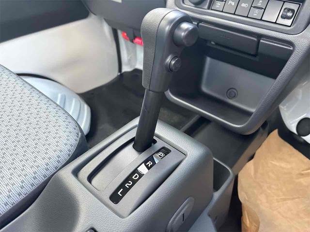 キャリイトラック KC 4WD 届け出済み未使用車 軽トラック AT 衝突被害軽減システム クリアランスソナー レーンアシスト アイドリングストップ オートライト ESC エアコン パワーウィンドウ(10枚目)