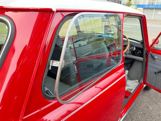 ＭＩＮＩ クーパー１．３ｉ　１９９２年式　ベーシック１．３ｉ（Ｍ／Ｔ）白・赤／クーラー／ＣＤステレオ／モトリタウッドハンドル／ＥＴＣ／ＨＩ－ＬＯＫＩＴ／１０インチ　スピードスターＭＫＩＩアルミ／コイルスプリング／スポーツショック（15枚目）