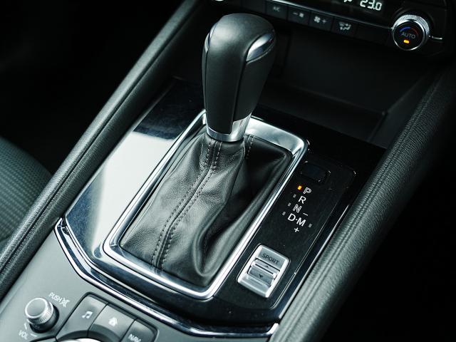 ロックアップ領域を拡大し、よりスムーズでダイレクトなドライビングフィールを実現したスカイアクティブドライブを搭載しています。