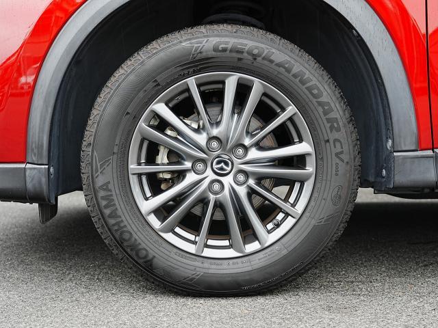 純正１７インチアルミホイールです。細身のツインスポークにより力強さと軽さをバランスさせたデザインです。