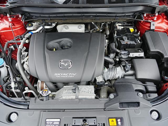 「１滴たりとも燃料を無駄にしないエンジン」を目指して開発されたスカイアクティブエンジンです。伸びやかに高回転までスムーズに吹けあがります。