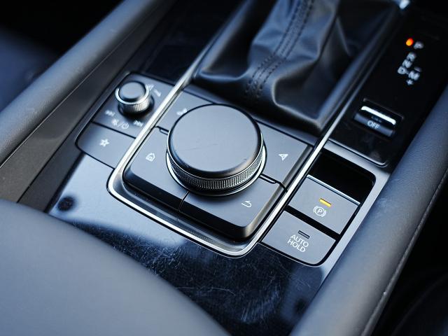 MAZDA3ファストバック 20S Lパッケージ 衝突被害軽減システム アダプティブクルーズコントロール オートマチックハイビーム 革シート 電動シート シートヒーター バックカメラ オートライト LEDヘッドランプ ETC Bluetooth(12枚目)