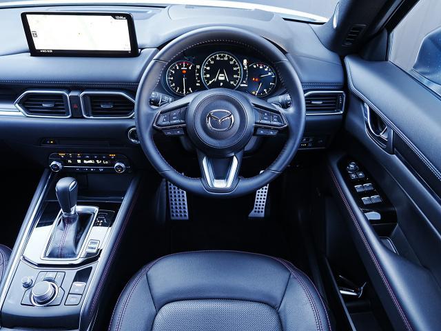 ＣＸ－５ ２５Ｓ　スポーツアピアランス　衝突被害軽減システム　アダプティブクルーズコントロール　全周囲カメラ　オートマチックハイビーム　革シート　電動シート　シートヒーター　バックカメラ　オートライト　ＬＥＤヘッドランプ　ＥＴＣ（4枚目）