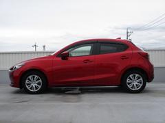 世界統一名称の『ＭＡＺＤＡ２』となったコンパクト。「Ｂｅ　ａ　Ｄｒｉｖｅｒ」のスローガンのもと、最適なドライビングポジションを提供できる室内空間と思い通りの走行性能を持った、クラスを超えたお車です！ 3