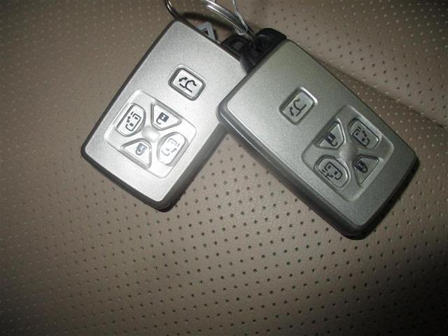 アルファード 350G Lパッケージ フルフラット クルーズC 3列シート サンルーフ 電動シート 横滑り防止装置 エアバッグ DVD再生機能 ナビTV ETC HDDナビ フルセグTV 盗難防止装置 リアオートエアコン 本革 Sキー(26枚目)