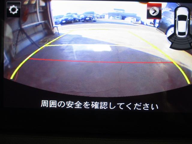 バックカメラも付いています。駐車の時に便利なのはもちろんの事、後方死角にいる子供たちに気が付くことができるので安心安全ですね
