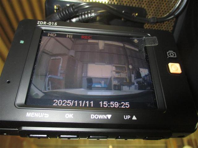 ヤリスクロス ハイブリッドＧ　ＴＣナビバックモニター　ＵＳＢ　Ｂｌｕｅｔｏｏｔｈ　ＥＴＣ　トヨタセーフティーセンス　ＩＣＳ　ＬＥＤヘッドライト　スマートキー（スペアキー付）　ドライブレコーダー　４ＷＤ　サイドバイザー　ＨＶ　ＡＢＳ（14枚目）