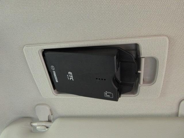 ＥＴＣ車載機は専用ボックスにてバイザー裏に隠れて装着されております。