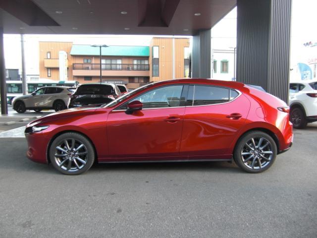 ＭＡＺＤＡ３ファストバック １５Ｓツーリング　衝突被害軽減システム　アダプティブクルーズコントロール　全周囲カメラ　シートヒーター　バックカメラ　オートライト　ＬＥＤヘッドランプ　ＥＴＣ　Ｂｌｕｅｔｏｏｔｈ　ワンオーナー（3枚目）