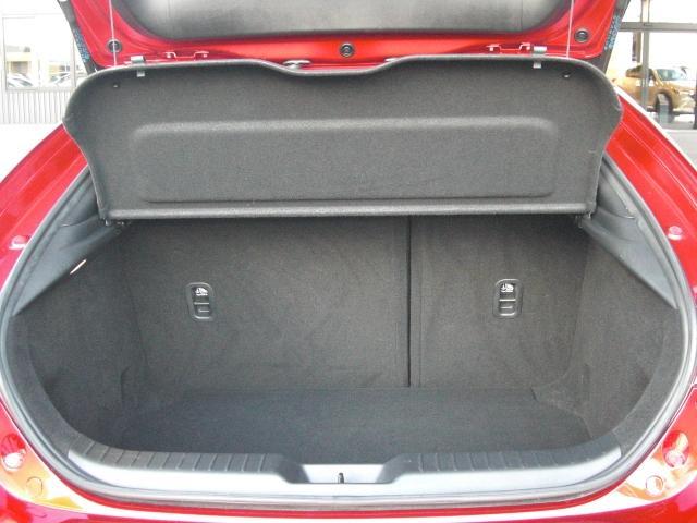 ＭＡＺＤＡ３ファストバック １５Ｓツーリング　衝突被害軽減システム　アダプティブクルーズコントロール　全周囲カメラ　シートヒーター　バックカメラ　オートライト　ＬＥＤヘッドランプ　ＥＴＣ　Ｂｌｕｅｔｏｏｔｈ　ワンオーナー（16枚目）