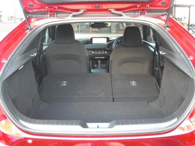 ＭＡＺＤＡ３ファストバック １５Ｓツーリング　衝突被害軽減システム　アダプティブクルーズコントロール　全周囲カメラ　シートヒーター　バックカメラ　オートライト　ＬＥＤヘッドランプ　ＥＴＣ　Ｂｌｕｅｔｏｏｔｈ　ワンオーナー（17枚目）