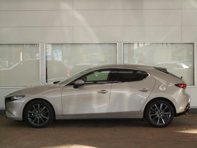 MAZDA3ファストバック XD ツーリング 衝突被害軽減システム アダプティブクルーズコントロール 全周囲カメラ オートマチックハイビーム 4WD 電動シート シートヒーター バックカメラ オートライト LEDヘッドランプ ETC ディーゼル(3枚目)