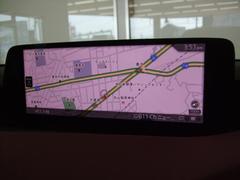 ３６０°ビューモニターを搭載しています。コーナーセンサーと合せてお使いいただくことで、安全、安心にお車の取り回しを行っていただけます。 6