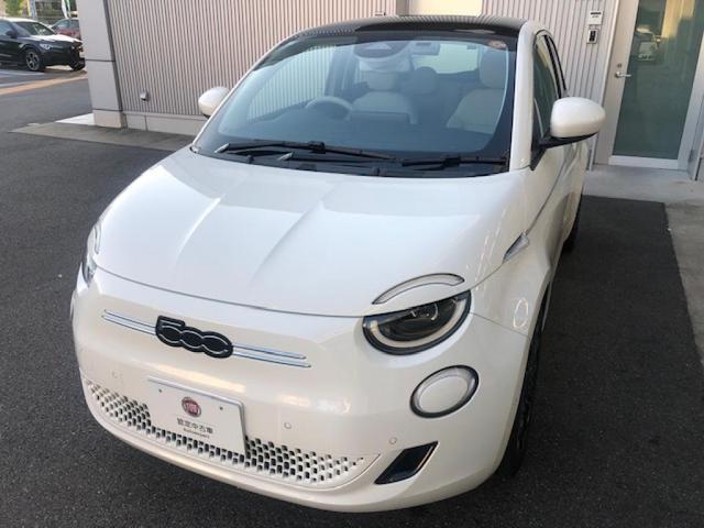 ５００ｅ アイコン　禁煙車　ワンオーナー　新車保証継承　衝突軽減ブレーキ　レーンキープアシスト　バックモニター　グラスルーフ　アダプティブクルーズコントロール　Ｂｌｕｅｔｏｏｔｈ接続（3枚目）