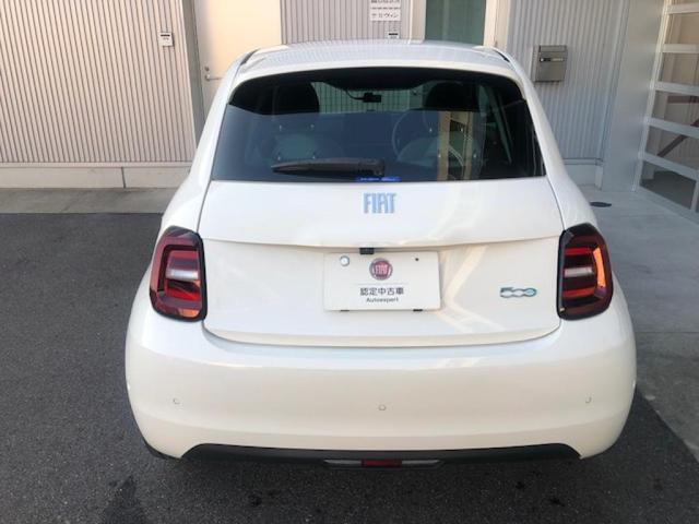 ５００ｅ アイコン　禁煙車　ワンオーナー　新車保証継承　衝突軽減ブレーキ　レーンキープアシスト　バックモニター　グラスルーフ　アダプティブクルーズコントロール　Ｂｌｕｅｔｏｏｔｈ接続（4枚目）