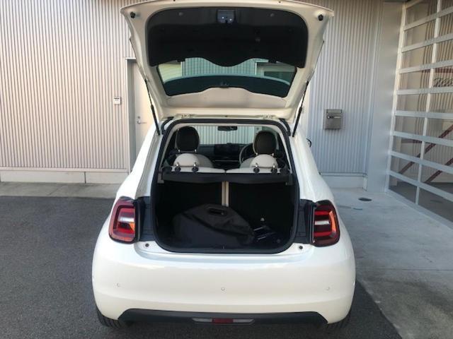 ５００ｅ アイコン　禁煙車　ワンオーナー　新車保証継承　衝突軽減ブレーキ　レーンキープアシスト　バックモニター　グラスルーフ　アダプティブクルーズコントロール　Ｂｌｕｅｔｏｏｔｈ接続（6枚目）