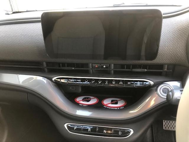 ５００ｅ アイコン　禁煙車　ワンオーナー　新車保証継承　衝突軽減ブレーキ　レーンキープアシスト　バックモニター　グラスルーフ　アダプティブクルーズコントロール　Ｂｌｕｅｔｏｏｔｈ接続（11枚目）