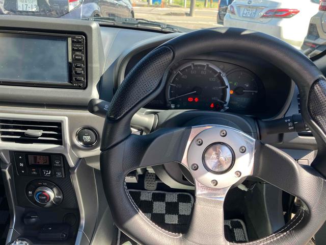 コペン セロ　車高調　ＥＴＣ　バックカメラ　ナビ　ＴＶ　ＬＥＤヘッドランプ　スマートキー　電動格納ミラー　シートヒーター　ＭＴ　盗難防止システム　ＥＳＣ　アルミホイール　衝突安全ボディ　エアコン　パワーステアリング（2枚目）