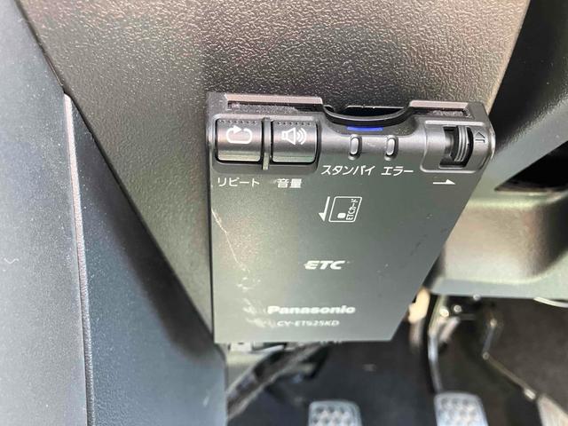 コペン セロ　車高調　ＥＴＣ　バックカメラ　ナビ　ＴＶ　ＬＥＤヘッドランプ　スマートキー　電動格納ミラー　シートヒーター　ＭＴ　盗難防止システム　ＥＳＣ　アルミホイール　衝突安全ボディ　エアコン　パワーステアリング（8枚目）