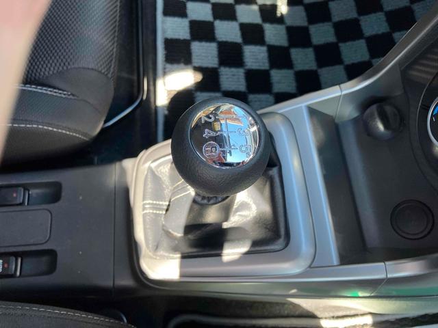 コペン セロ　車高調　ＥＴＣ　バックカメラ　ナビ　ＴＶ　ＬＥＤヘッドランプ　スマートキー　電動格納ミラー　シートヒーター　ＭＴ　盗難防止システム　ＥＳＣ　アルミホイール　衝突安全ボディ　エアコン　パワーステアリング（9枚目）