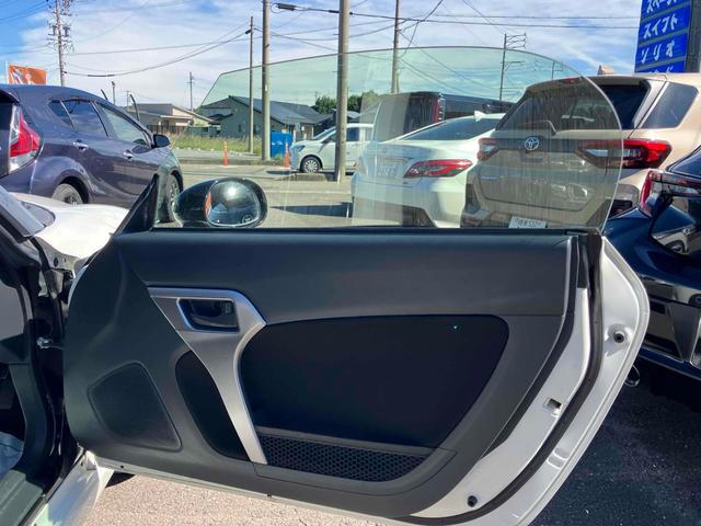 コペン セロ　車高調　ＥＴＣ　バックカメラ　ナビ　ＴＶ　ＬＥＤヘッドランプ　スマートキー　電動格納ミラー　シートヒーター　ＭＴ　盗難防止システム　ＥＳＣ　アルミホイール　衝突安全ボディ　エアコン　パワーステアリング（11枚目）