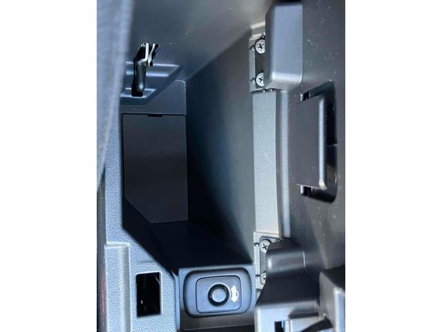 コペン セロ　車高調　ＥＴＣ　バックカメラ　ナビ　ＴＶ　ＬＥＤヘッドランプ　スマートキー　電動格納ミラー　シートヒーター　ＭＴ　盗難防止システム　ＥＳＣ　アルミホイール　衝突安全ボディ　エアコン　パワーステアリング（49枚目）