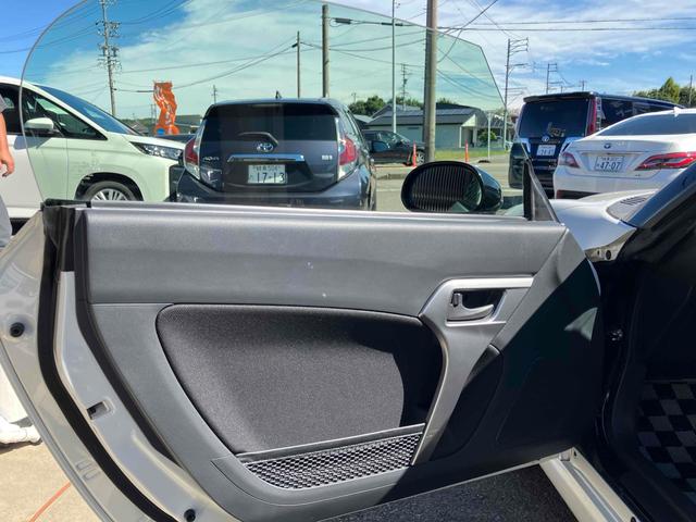 コペン セロ　車高調　ＥＴＣ　バックカメラ　ナビ　ＴＶ　ＬＥＤヘッドランプ　スマートキー　電動格納ミラー　シートヒーター　ＭＴ　盗難防止システム　ＥＳＣ　アルミホイール　衝突安全ボディ　エアコン　パワーステアリング（55枚目）