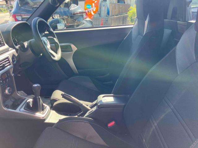 コペン セロ　車高調　ＥＴＣ　バックカメラ　ナビ　ＴＶ　ＬＥＤヘッドランプ　スマートキー　電動格納ミラー　シートヒーター　ＭＴ　盗難防止システム　ＥＳＣ　アルミホイール　衝突安全ボディ　エアコン　パワーステアリング（56枚目）