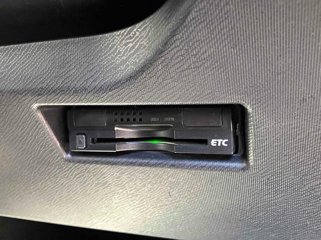 アクア Ｓ　スマートエントリーパッケージ　ＥＴＣ　バックカメラ　ナビ　ＴＶ　レーンアシスト　衝突被害軽減システム　オートマチックハイビーム　オートライト　スマートキー　電動格納ミラー　衝突安全ボディ　ＡＢＳ（11枚目）