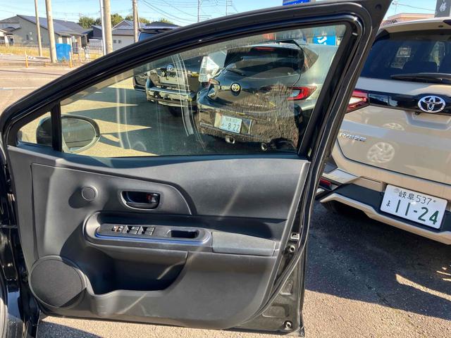 アクア Ｓ　スマートエントリーパッケージ　ＥＴＣ　バックカメラ　ナビ　ＴＶ　レーンアシスト　衝突被害軽減システム　オートマチックハイビーム　オートライト　スマートキー　電動格納ミラー　衝突安全ボディ　ＡＢＳ（25枚目）