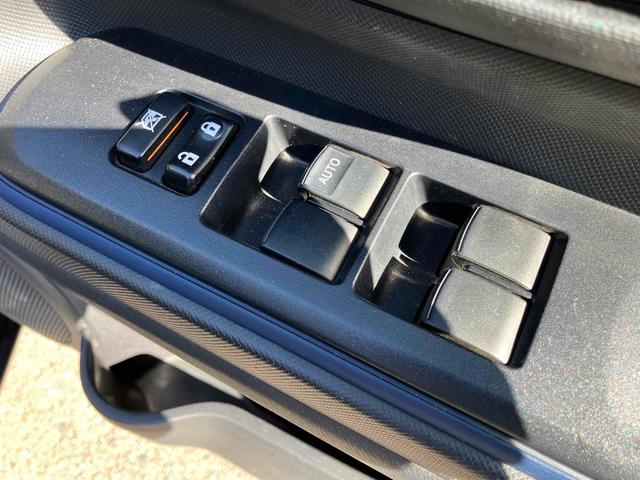 アクア Ｓ　スマートエントリーパッケージ　ＥＴＣ　バックカメラ　ナビ　ＴＶ　レーンアシスト　衝突被害軽減システム　オートマチックハイビーム　オートライト　スマートキー　電動格納ミラー　衝突安全ボディ　ＡＢＳ（26枚目）