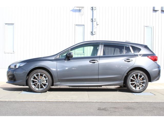 インプレッサスポーツ Ａｄｖａｎｃｅ　タイヤ新品　本革シート　ナビ　ドラレコ　ＬＥＤヘッドライト・フォグライト・本革巻きステアリング・オートエアコン・歩行者保護エアバック・リヤコーナーセンサー・ターンランプ付きドアミラー・アダプティブドライビングビーム・後側方警戒支援システム（3枚目）