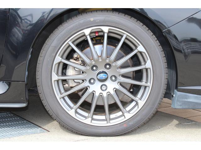 ホイールはＳＴＩスポーツ用の純正アルミホイール、タイヤは安心のヨコハマ製、ダイレクト感あるハンドリングが魅力の１８インチ仕様です