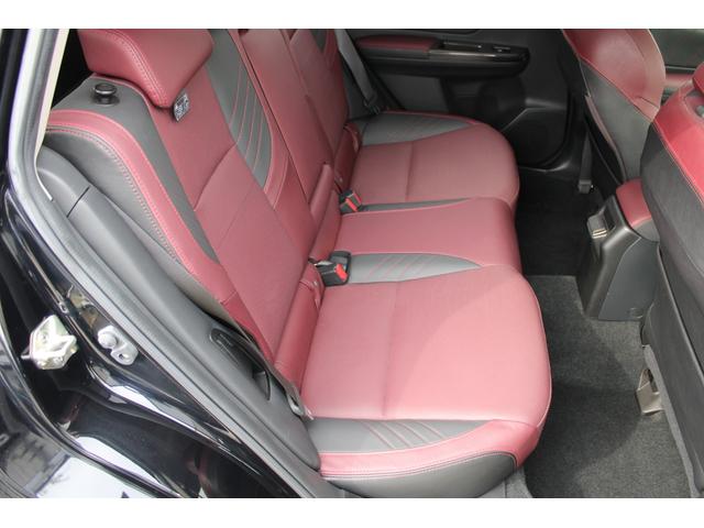 右後シートの写真、前席にくらべ使用感少なめです